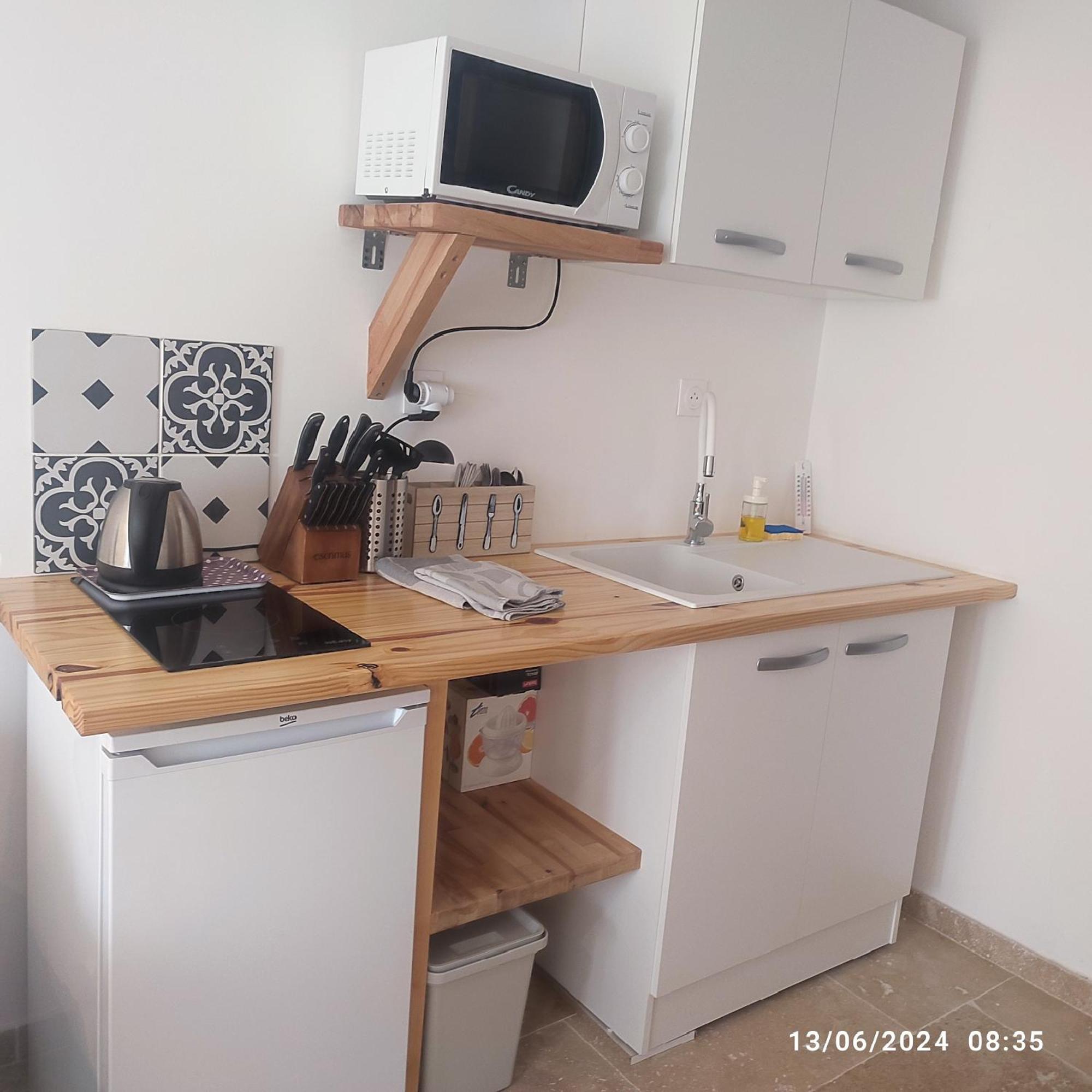 Logement Le Gabian Ampus Exterior photo