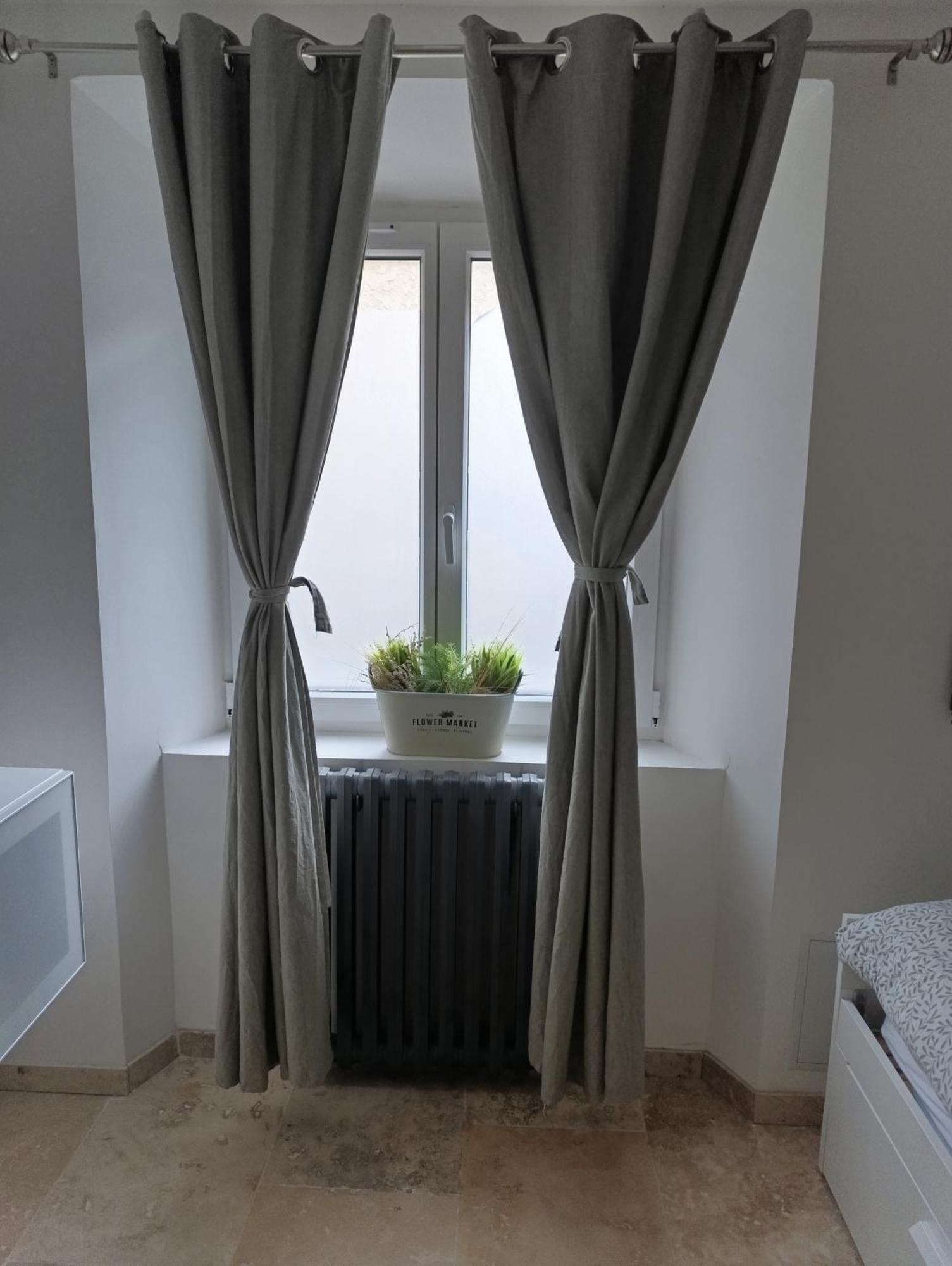 Logement Le Gabian Ampus Exterior photo